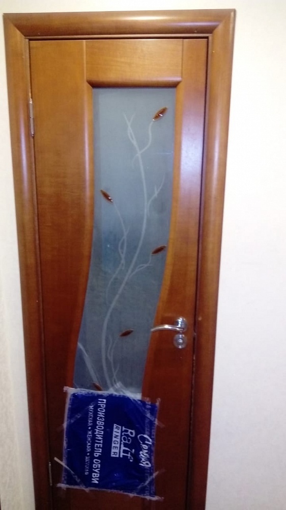 Замена разбитого стекла в двери ванной