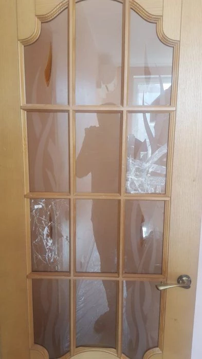 Ремонт разбитого стекла в двери