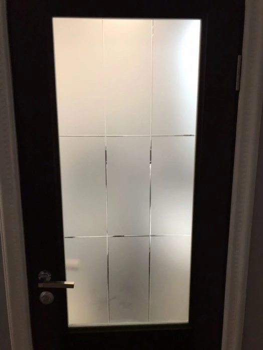 Замена битого стекла в двери кухни